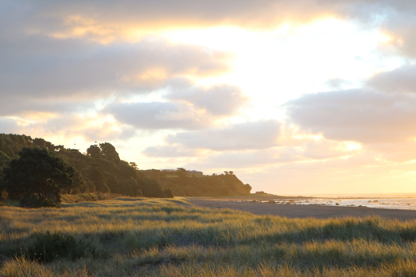 Canon EOS 750D (EOS Rebel T6i / EOS Kiss X8i) sample photo. Sunset, clouds, beach photography