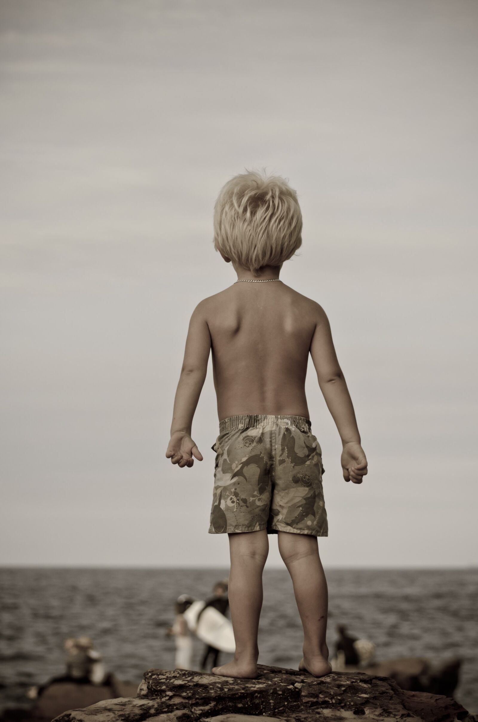 Nikon D7000 sample photo. Boy, ocean, back photography