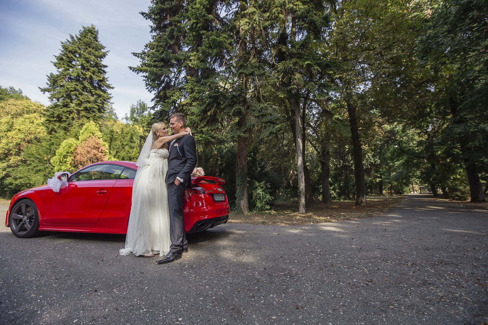 Canon EF 16-35mm F2.8L II USM sample photo. Groom, bride, audi, coupe photography