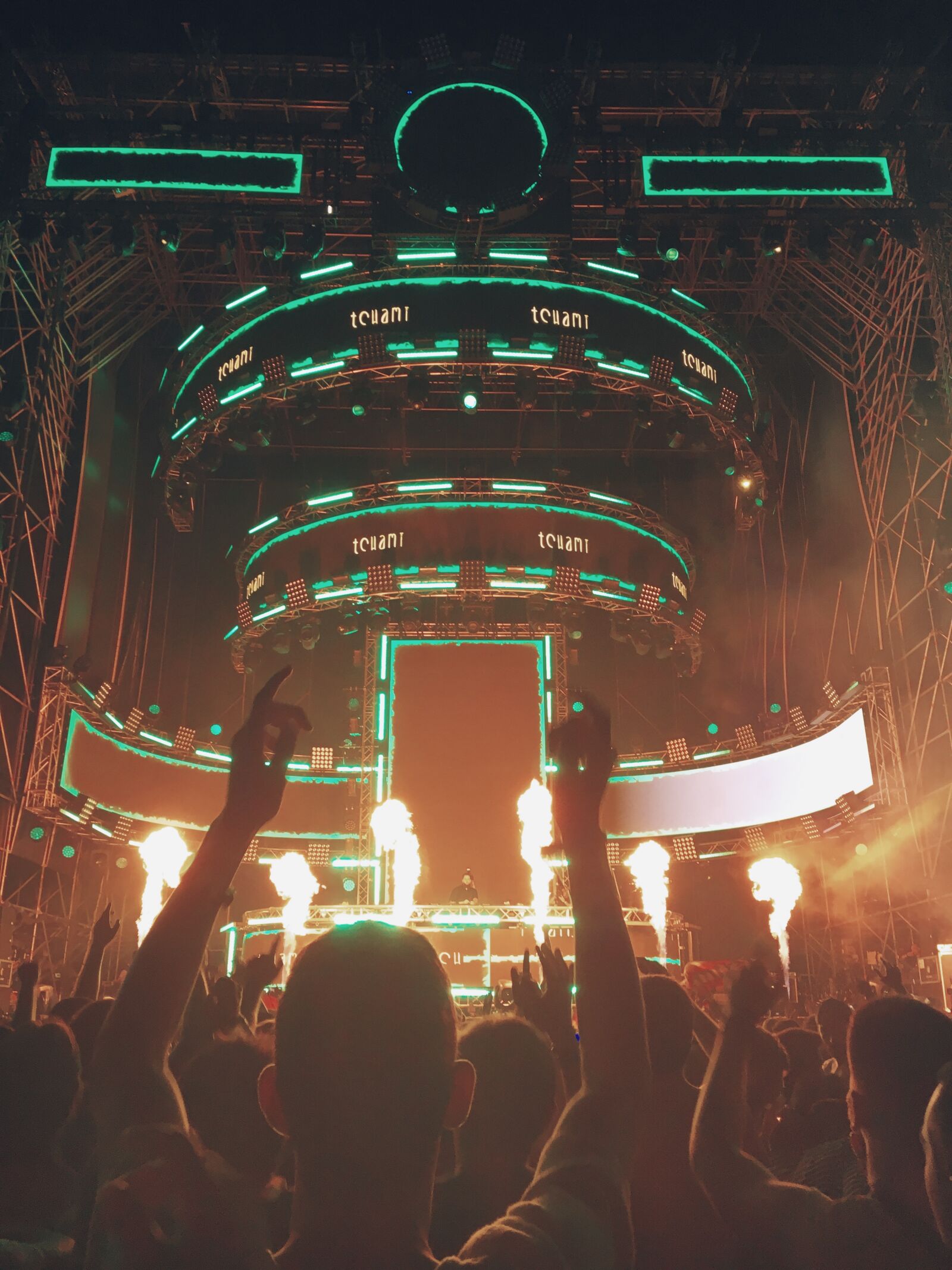Apple iPhone 6s sample photo. Crowd, dance, electronic, festival photography