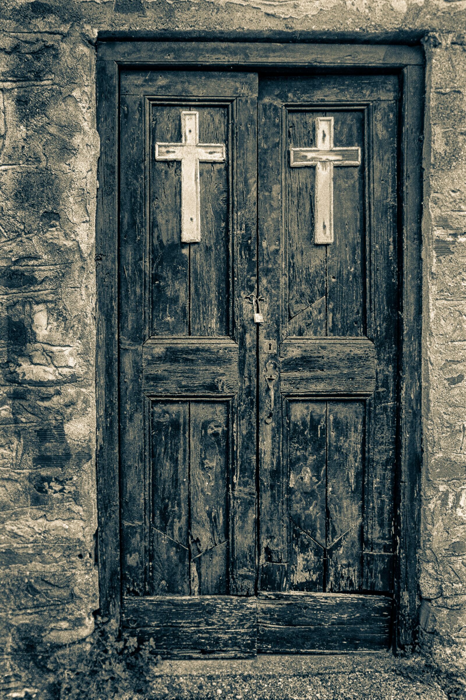 Canon EOS 650D (EOS Rebel T4i / EOS Kiss X6i) sample photo. Door, goal, old photography