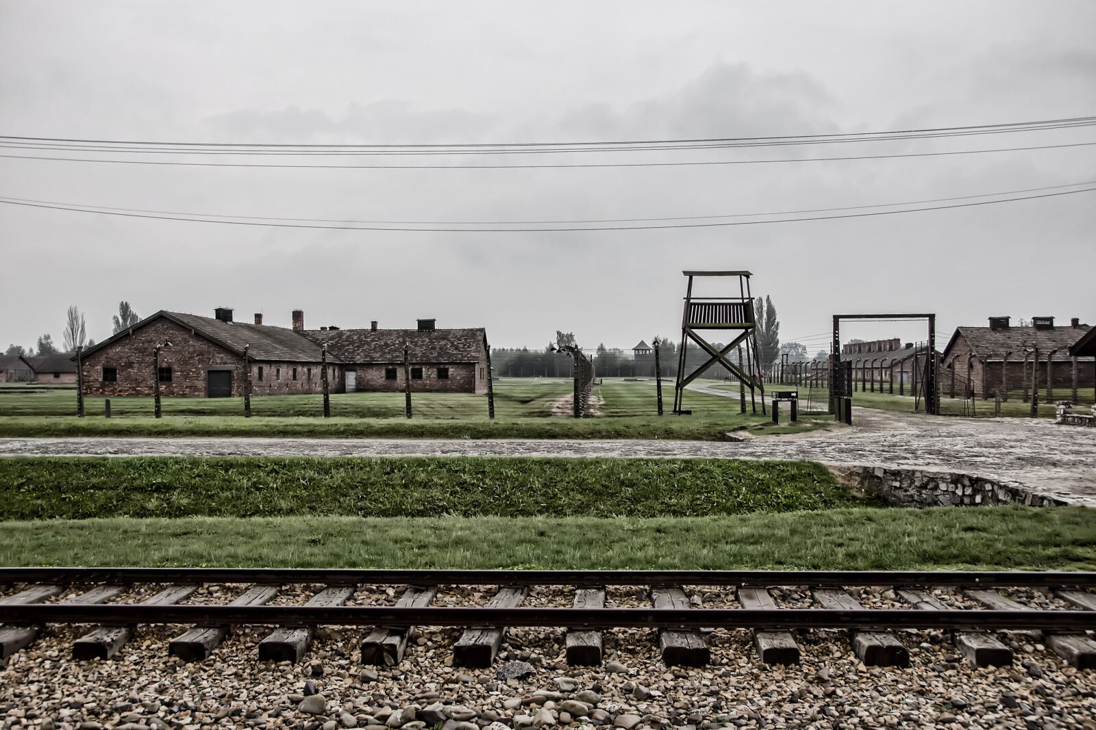 Canon EOS 600D (Rebel EOS T3i / EOS Kiss X5) sample photo. Auschwitz 2, brezinka, auschwitz photography