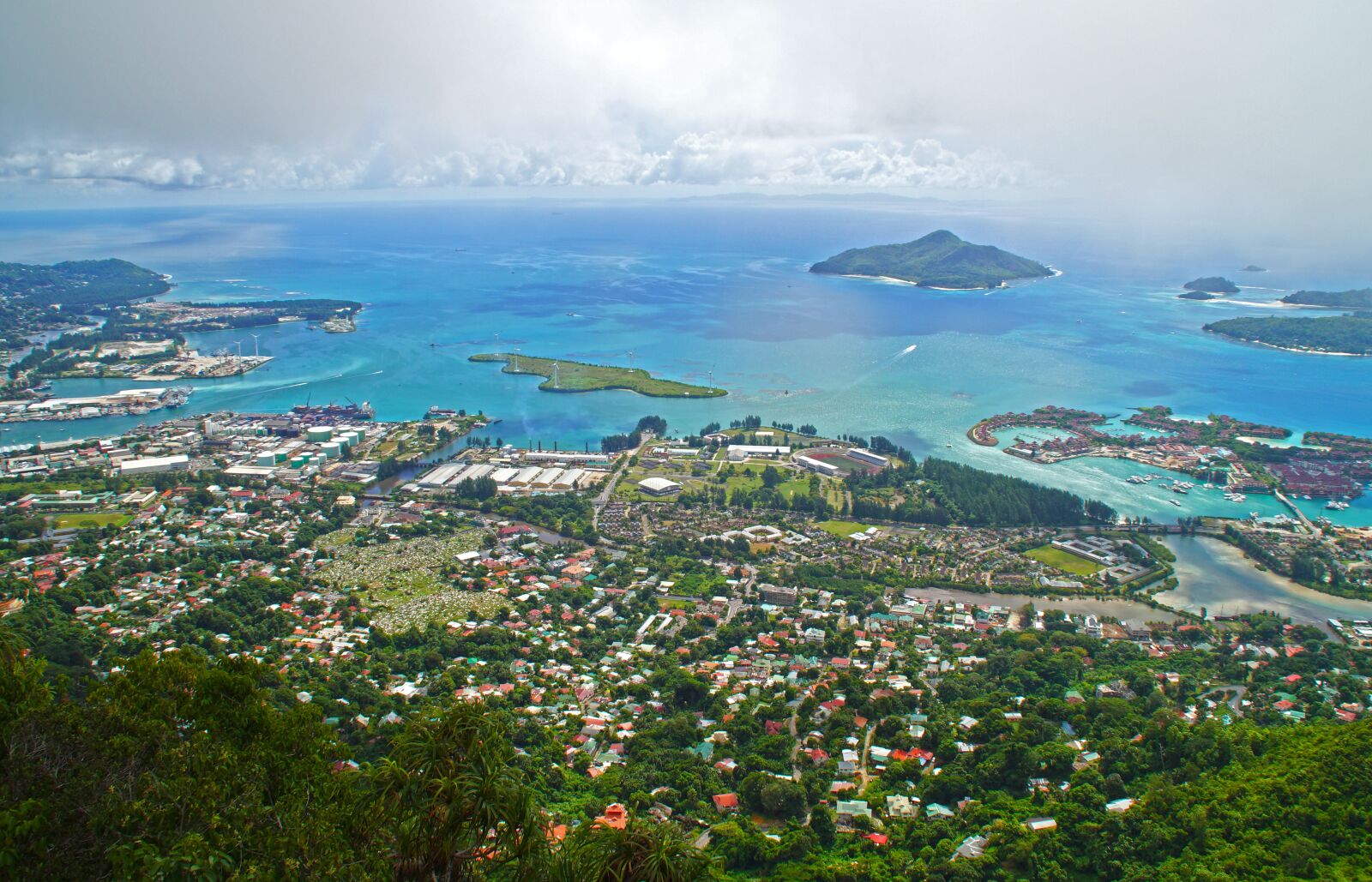 Sony DT 18-200mm F3.5-6.3 sample photo. Seychelles, victoria, mahé photography