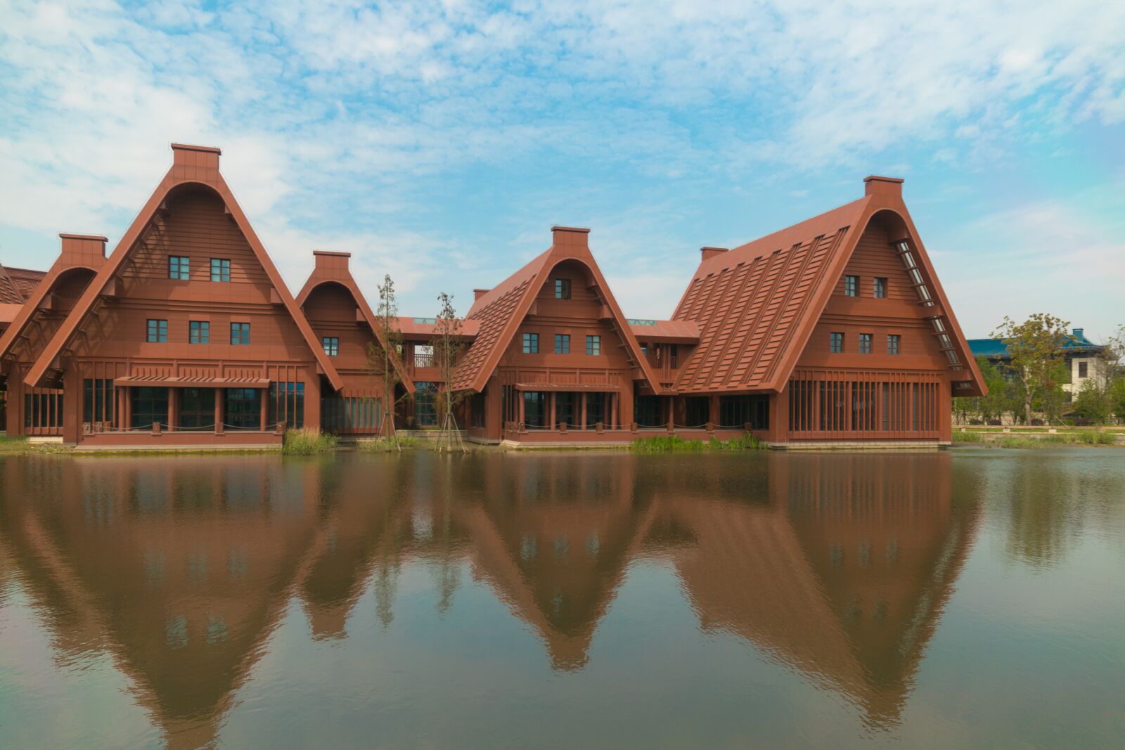 Canon EOS 6D Mark II + Canon EF 24-105mm F3.5-5.6 IS STM sample photo. Building, lakes, water villa photography