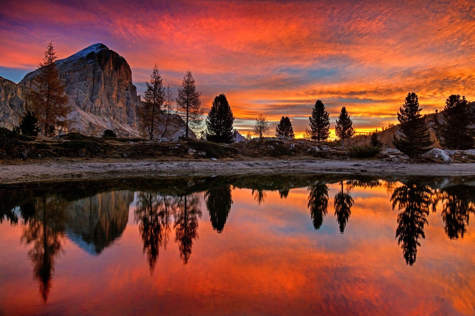Canon EF 16-35mm F4L IS USM sample photo. Lago di limides, dolomites photography