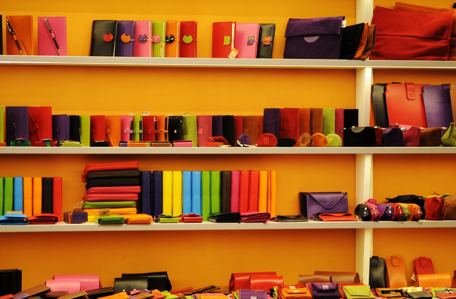 Nikon D5000 sample photo. Books, colorful, colourful, shop photography