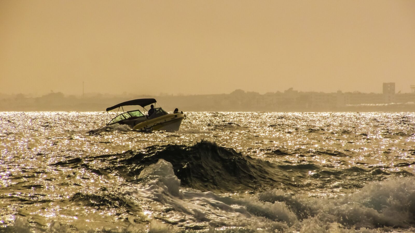 Canon PowerShot SX400 IS sample photo. Boat, sea, wave photography