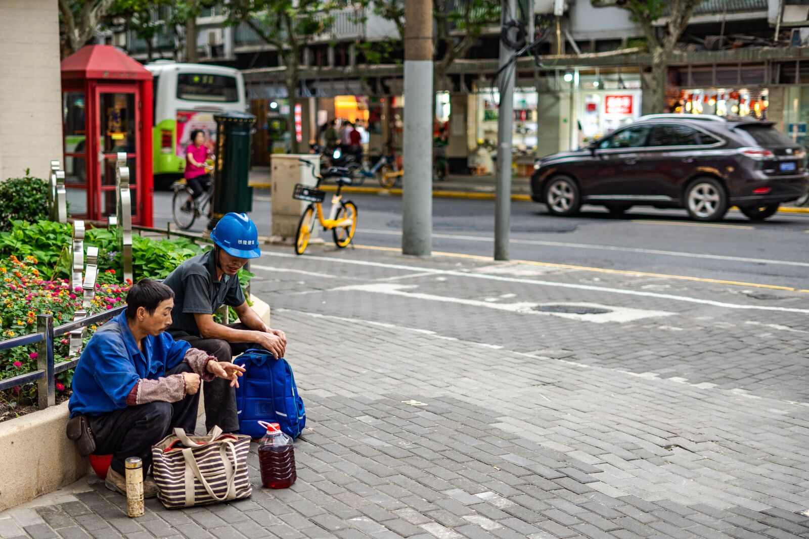 Sony a7 II sample photo. 小憩, 休息, 街景 photography