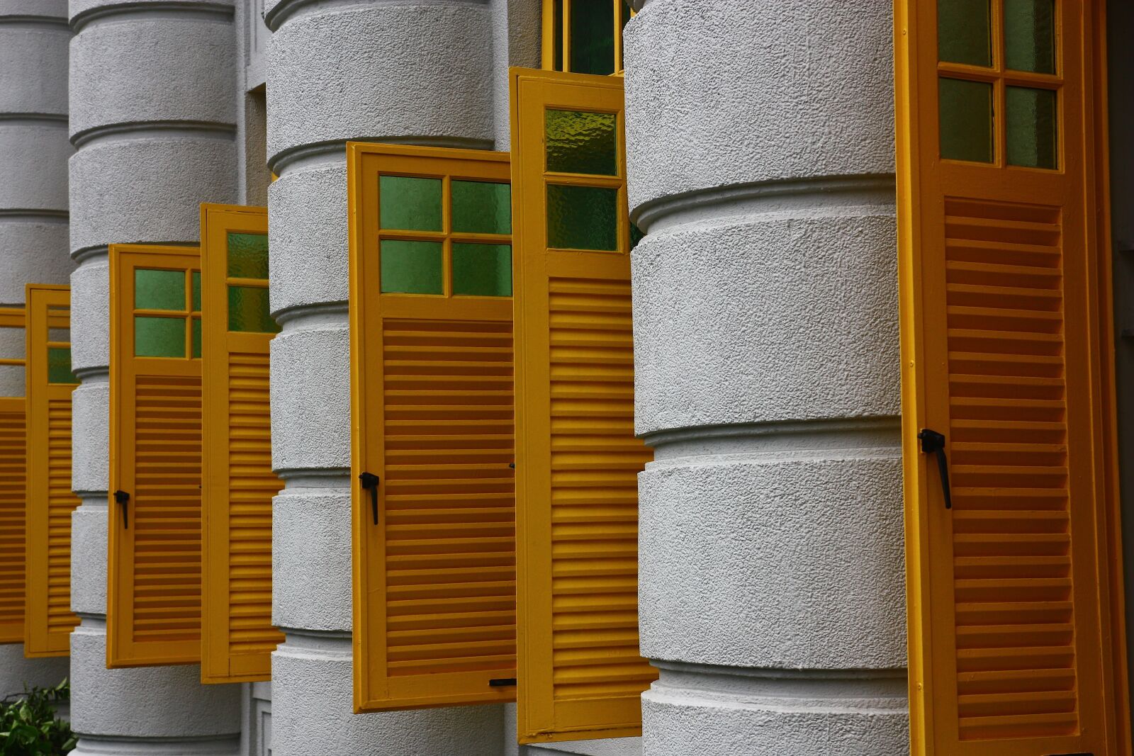 Canon EOS 450D (EOS Rebel XSi / EOS Kiss X2) sample photo. Windows, window shutters, singapore photography