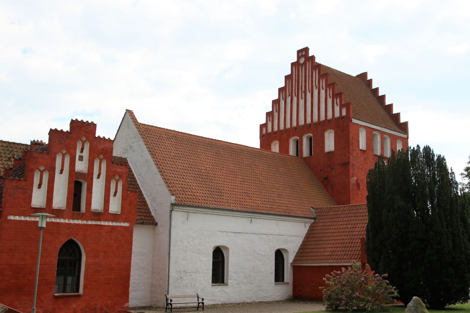 Canon EOS 7D Mark II sample photo. Arched, windows, brown, church photography