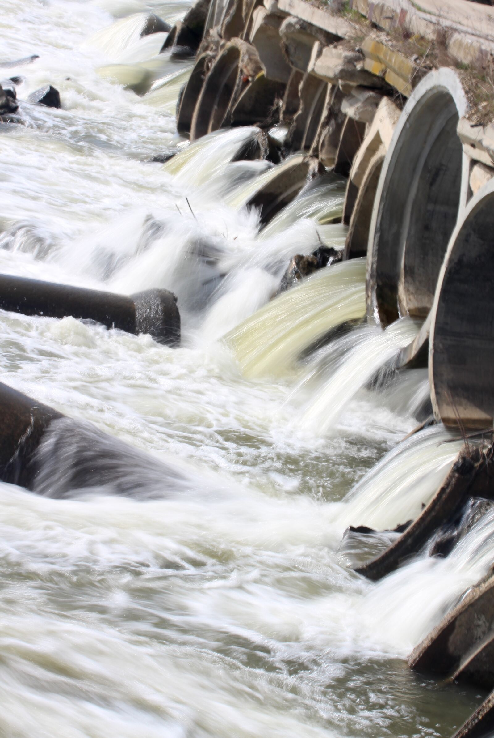 Canon EF-S 60mm F2.8 Macro USM sample photo. River, water, fast photography