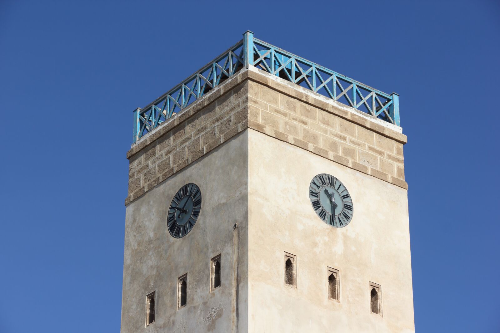 Canon EOS 550D (EOS Rebel T2i / EOS Kiss X4) sample photo. Morocco, essaouira, clock photography