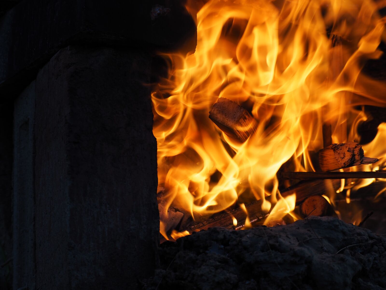 Olympus OM-D E-M10 sample photo. Fire, flame, wood photography