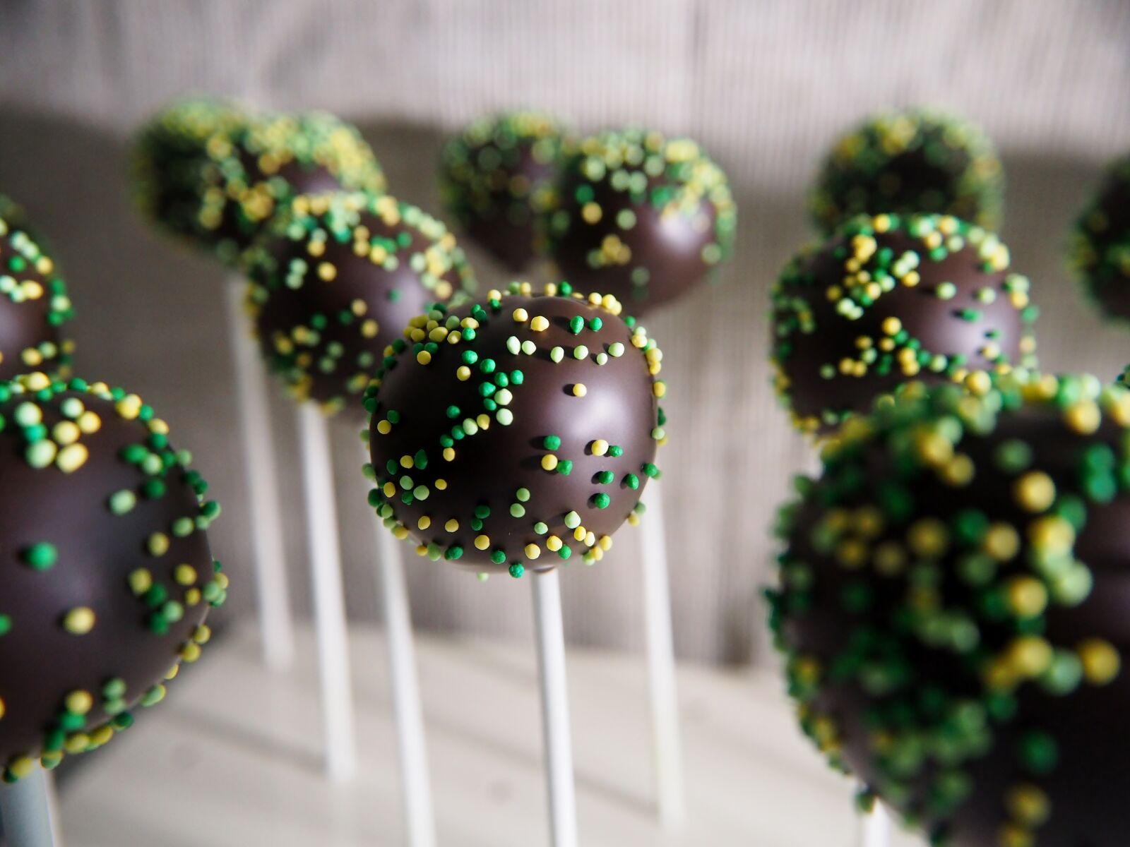 Olympus OM-D E-M10 sample photo. Cake pops, bake, chocolate photography