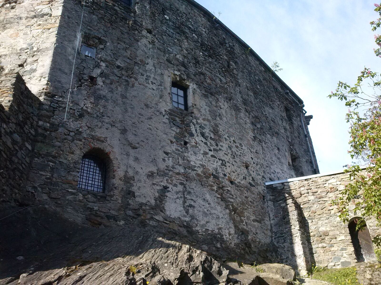 LG Optimus L5 sample photo. Castle, castle wall, thick photography