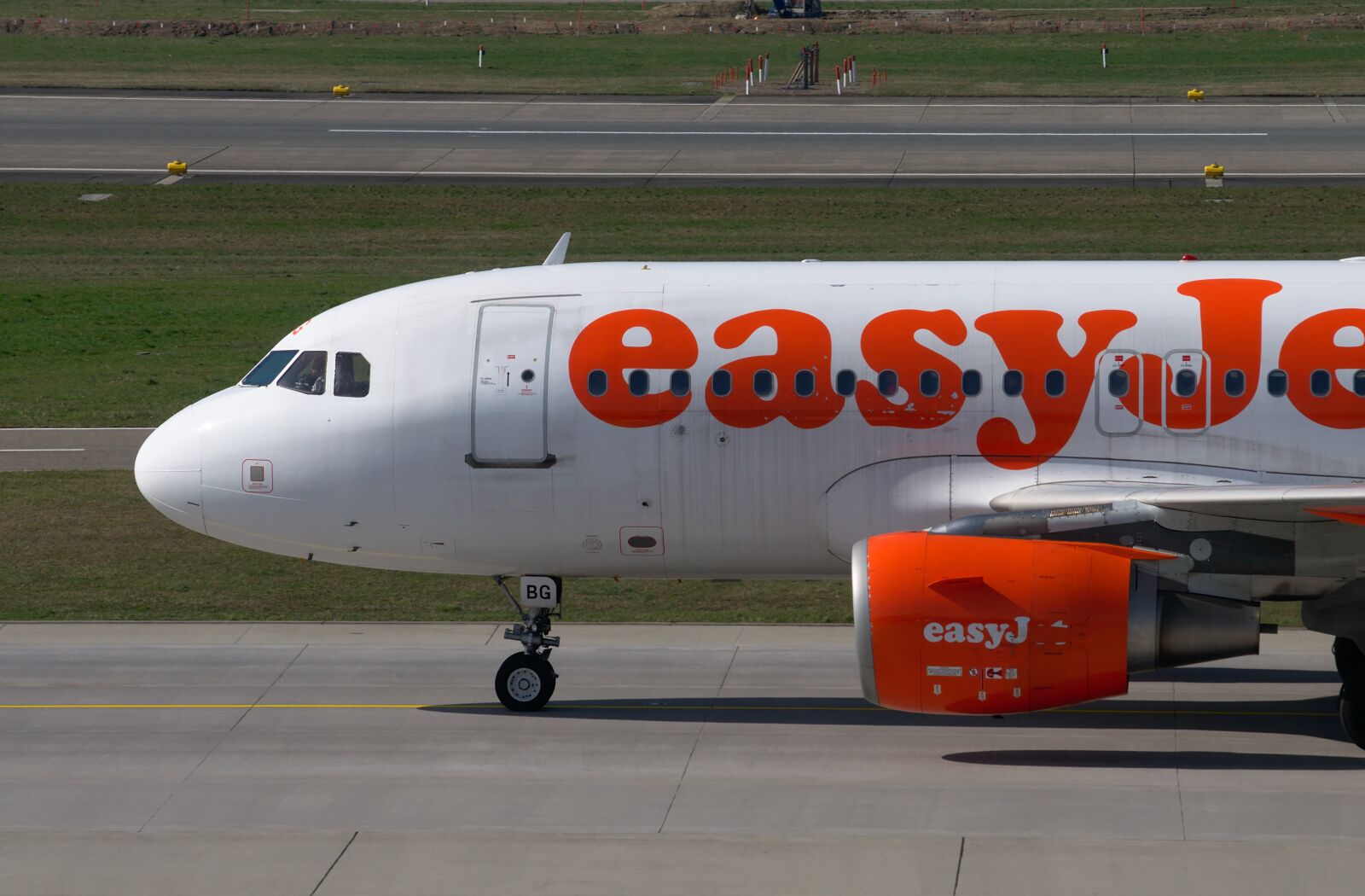 Nikon D300S sample photo. Easyjet, aircraft, airbus photography