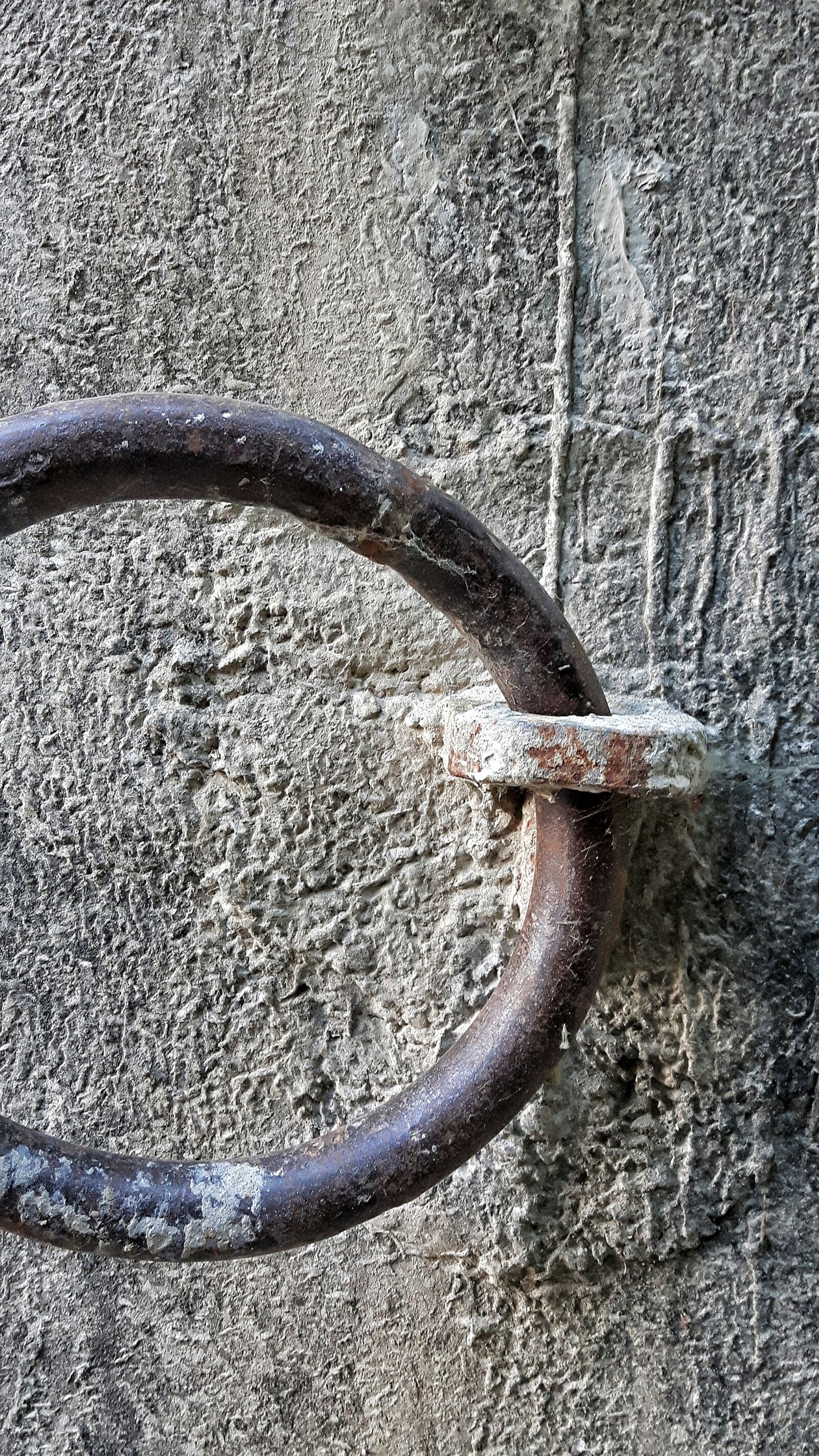 Samsung Galaxy S5 Neo sample photo. Ring, sea, cement photography