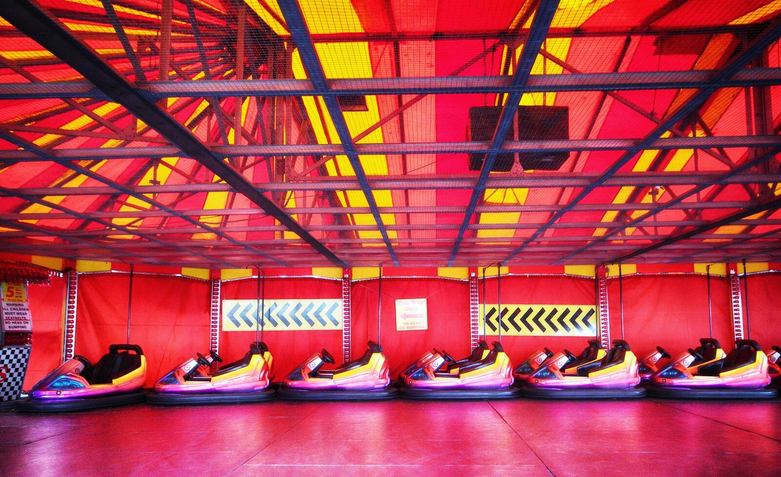 Canon EOS 500D (EOS Rebel T1i / EOS Kiss X3) sample photo. Fairground, dodgem cars, bumper photography