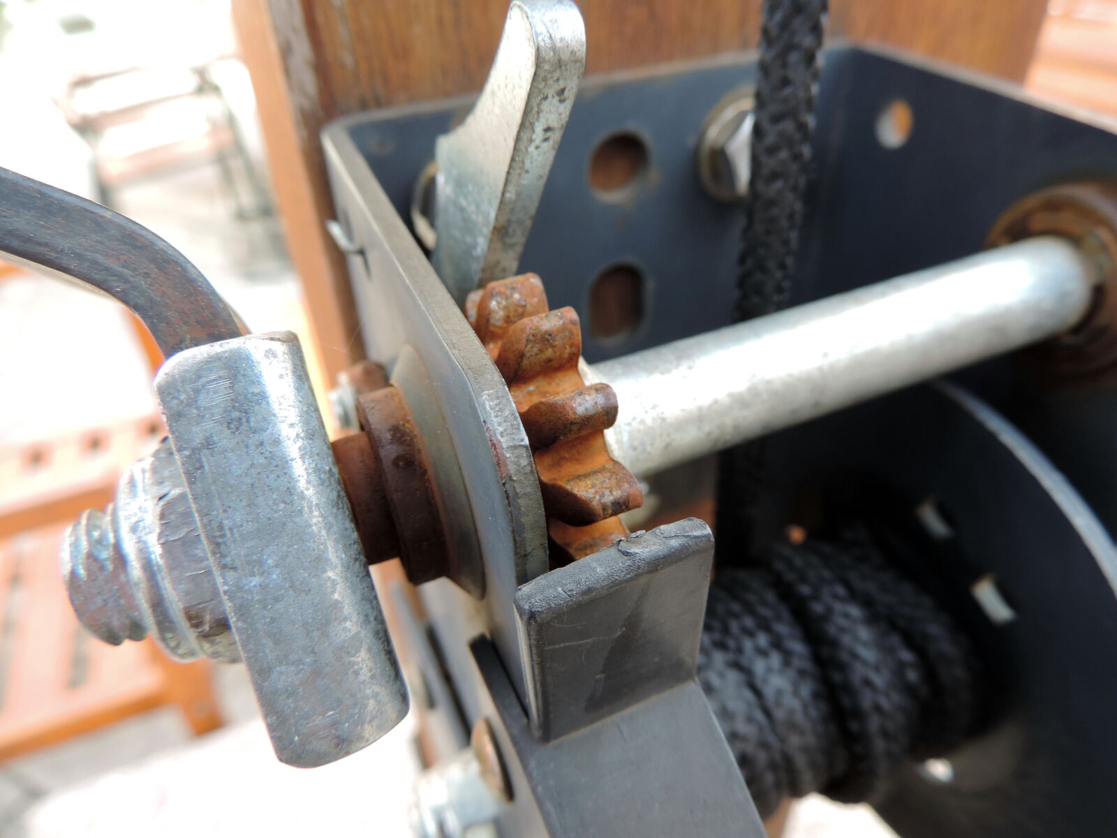 Nikon Coolpix P520 sample photo. Cast iron, gear, rope photography