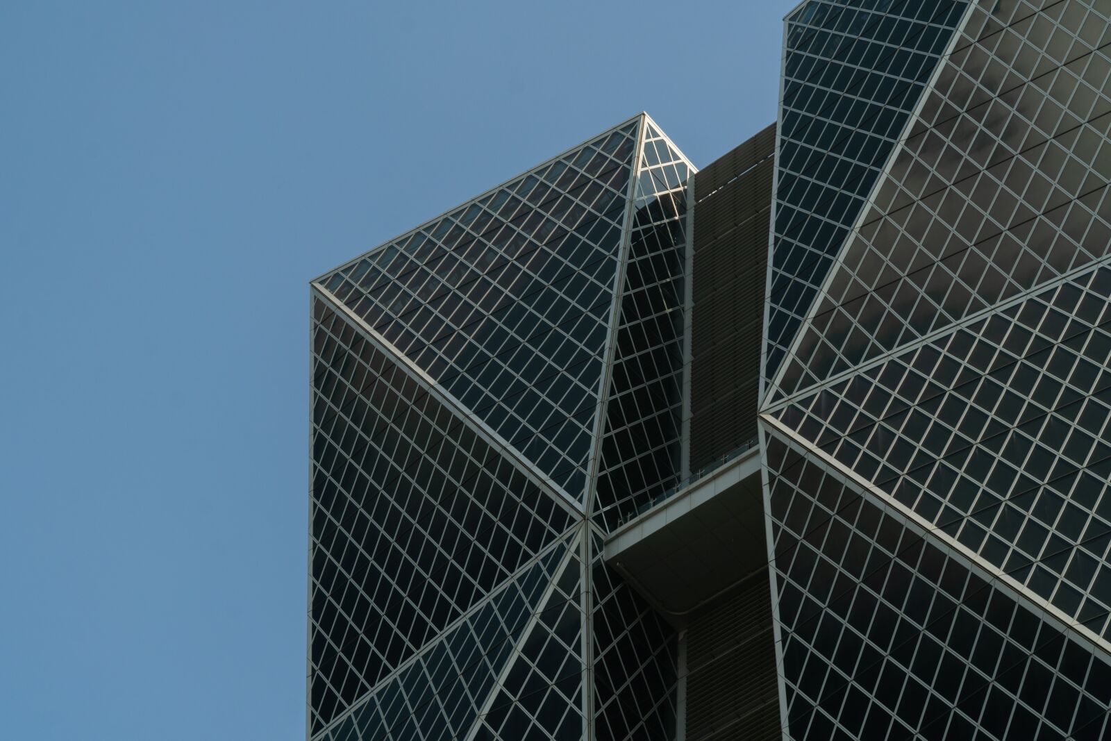 Sony a6300 + Sony E PZ 18-105mm F4 G OSS sample photo. Taiwan, kaohsiung, skyscraper photography