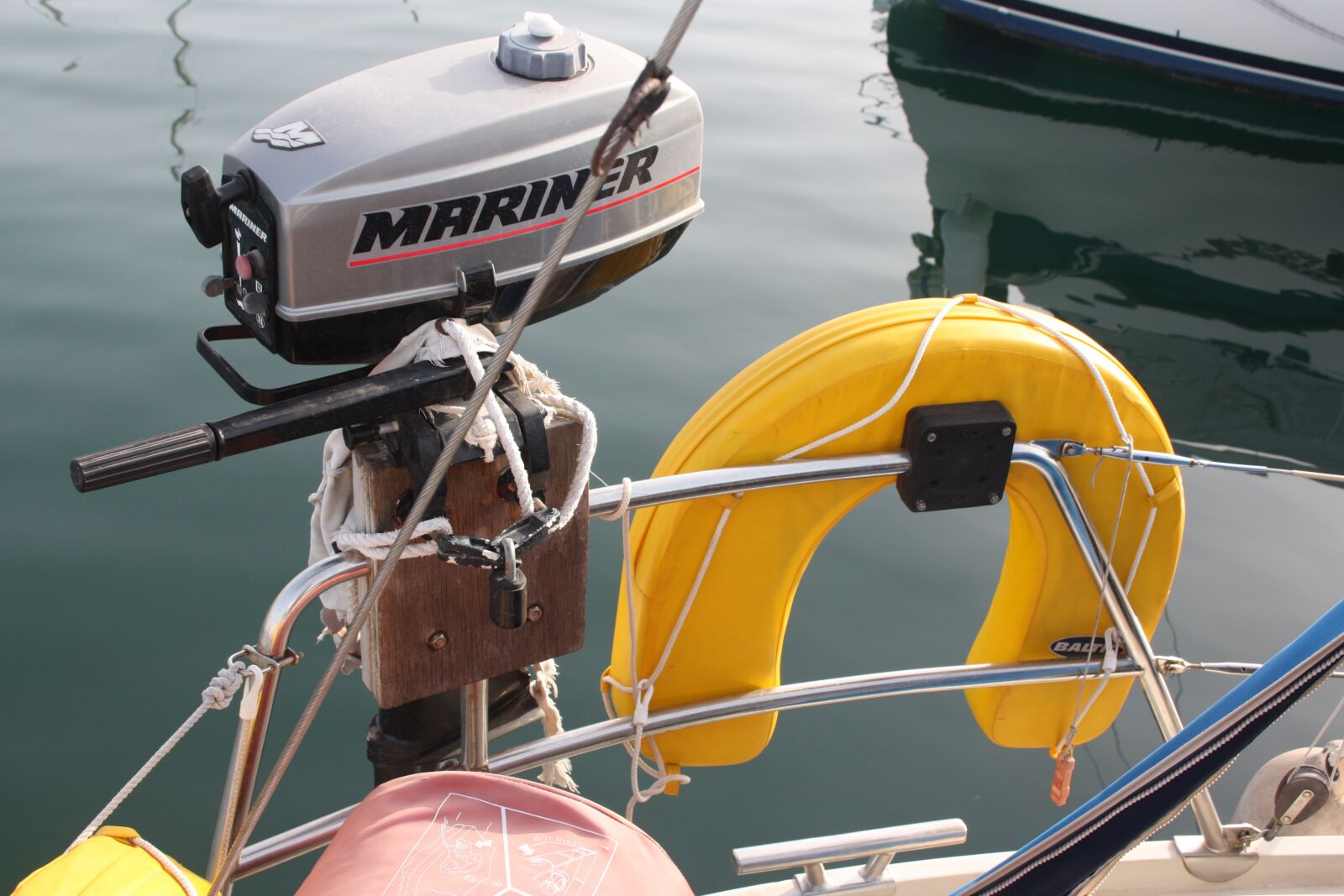 Canon EOS 450D (EOS Rebel XSi / EOS Kiss X2) sample photo. Boat, outboard, maritime photography