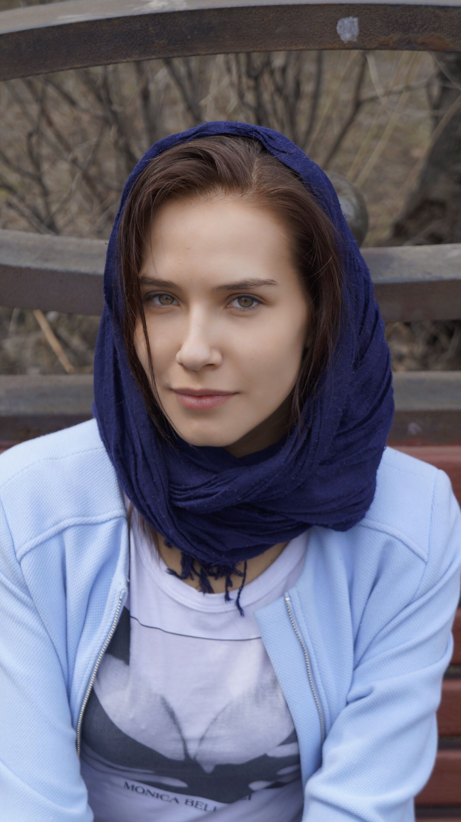 Sony Alpha a3000 + Sony E 18-55mm F3.5-5.6 OSS sample photo. Girl, blue, portrait photography