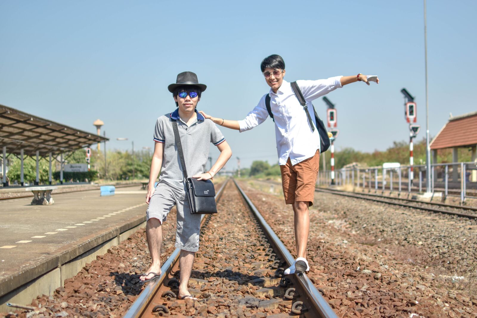 Nikon D5500 sample photo. Friend, railroad, train photography