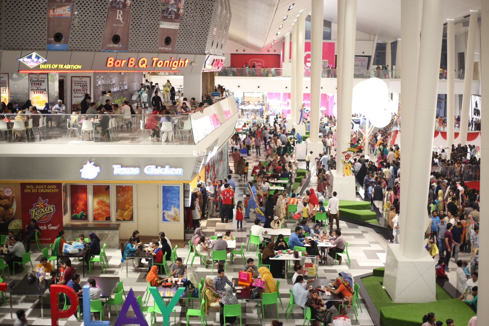 Canon EOS 6D + Canon EF 50mm F1.8 STM sample photo. Online, shopping, people, rush photography