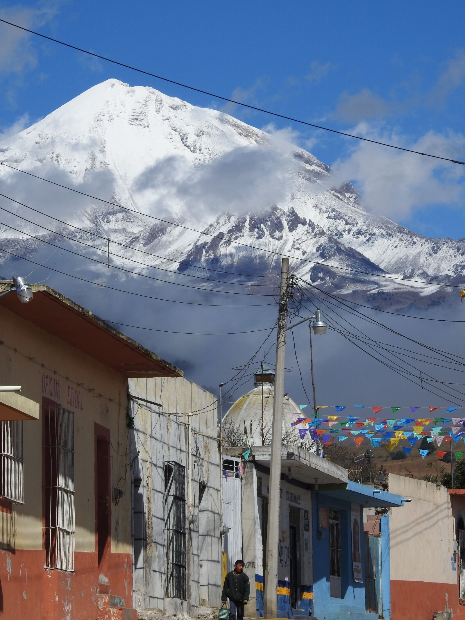 Nikon Coolpix P900 sample photo. Pico de orizaba, town photography