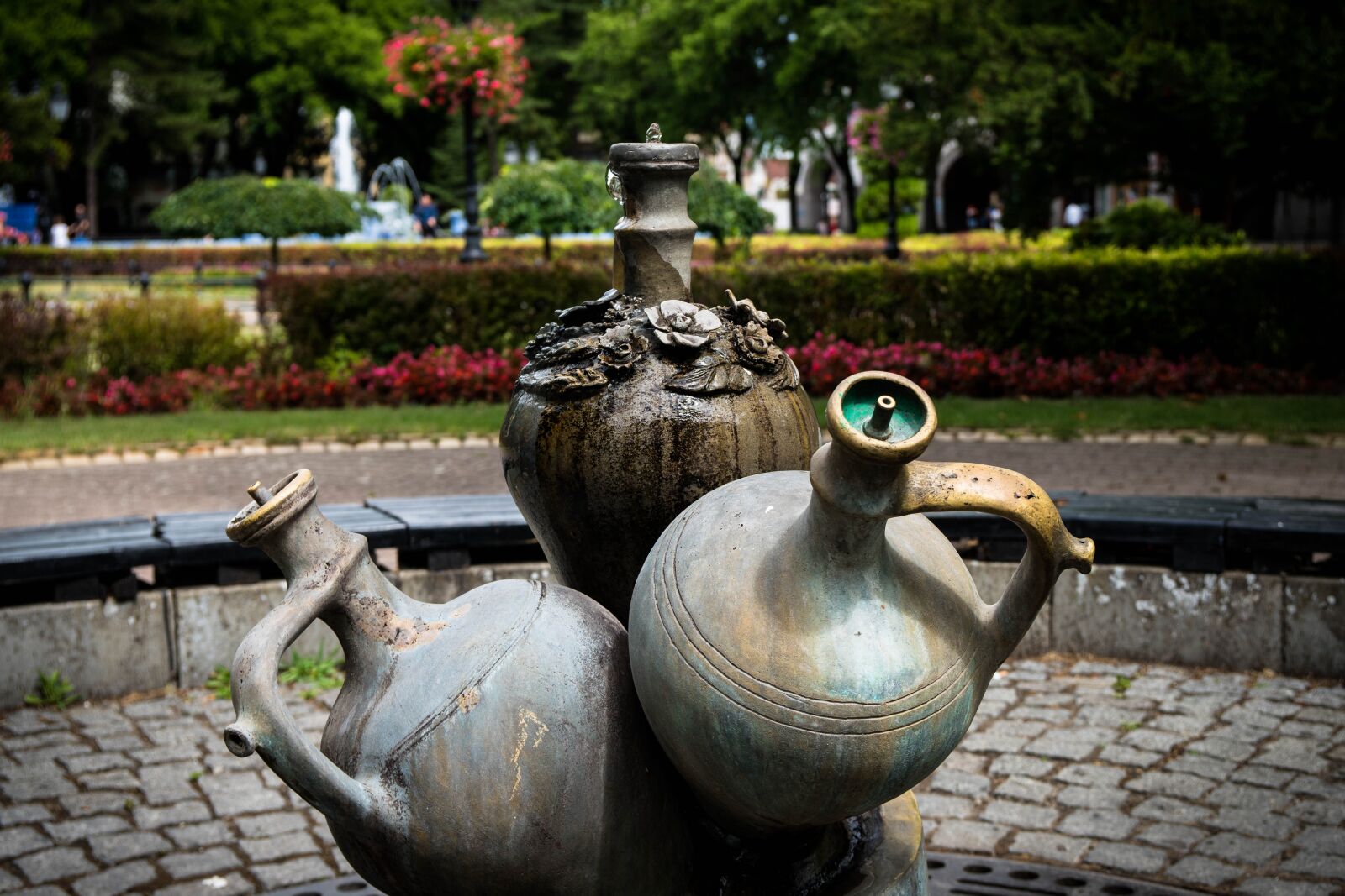 Sony a6500 + Sony Vario-Tessar T* E 16-70mm F4 ZA OSS sample photo. Krug, fountain, water jet photography
