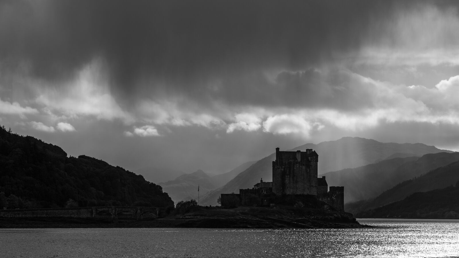 Nikon D800 sample photo. Eilean donan castle, rainstorm photography