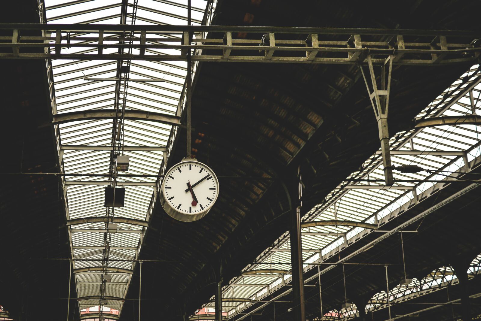 Panasonic Lumix DMC-G3 sample photo. Clock, time, architecture photography