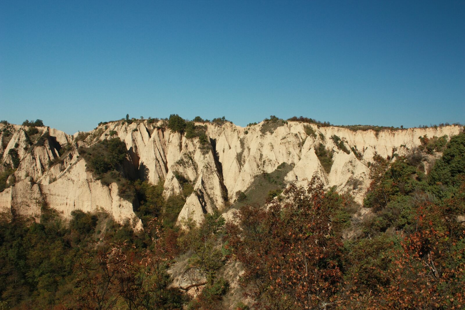 Canon EOS 450D (EOS Rebel XSi / EOS Kiss X2) sample photo. Melnik, pyramids, rocks photography