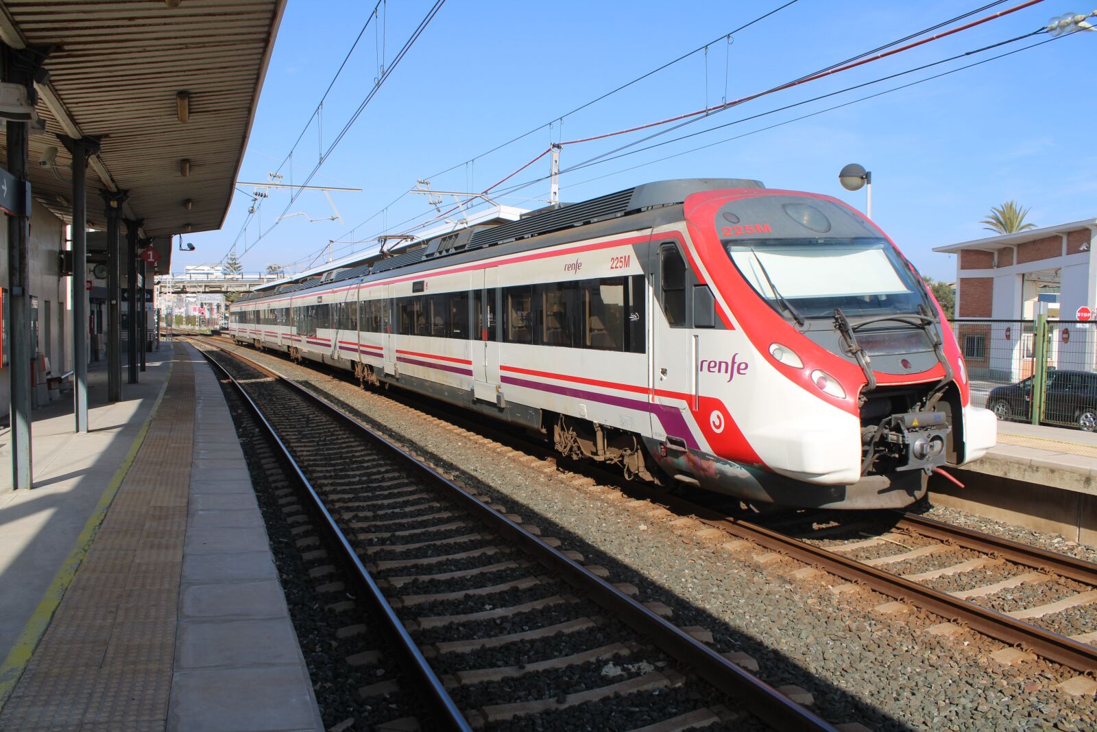 Canon EOS 2000D (EOS Rebel T7 / EOS Kiss X90 / EOS 1500D) sample photo. Cadiz, railway, trains photography