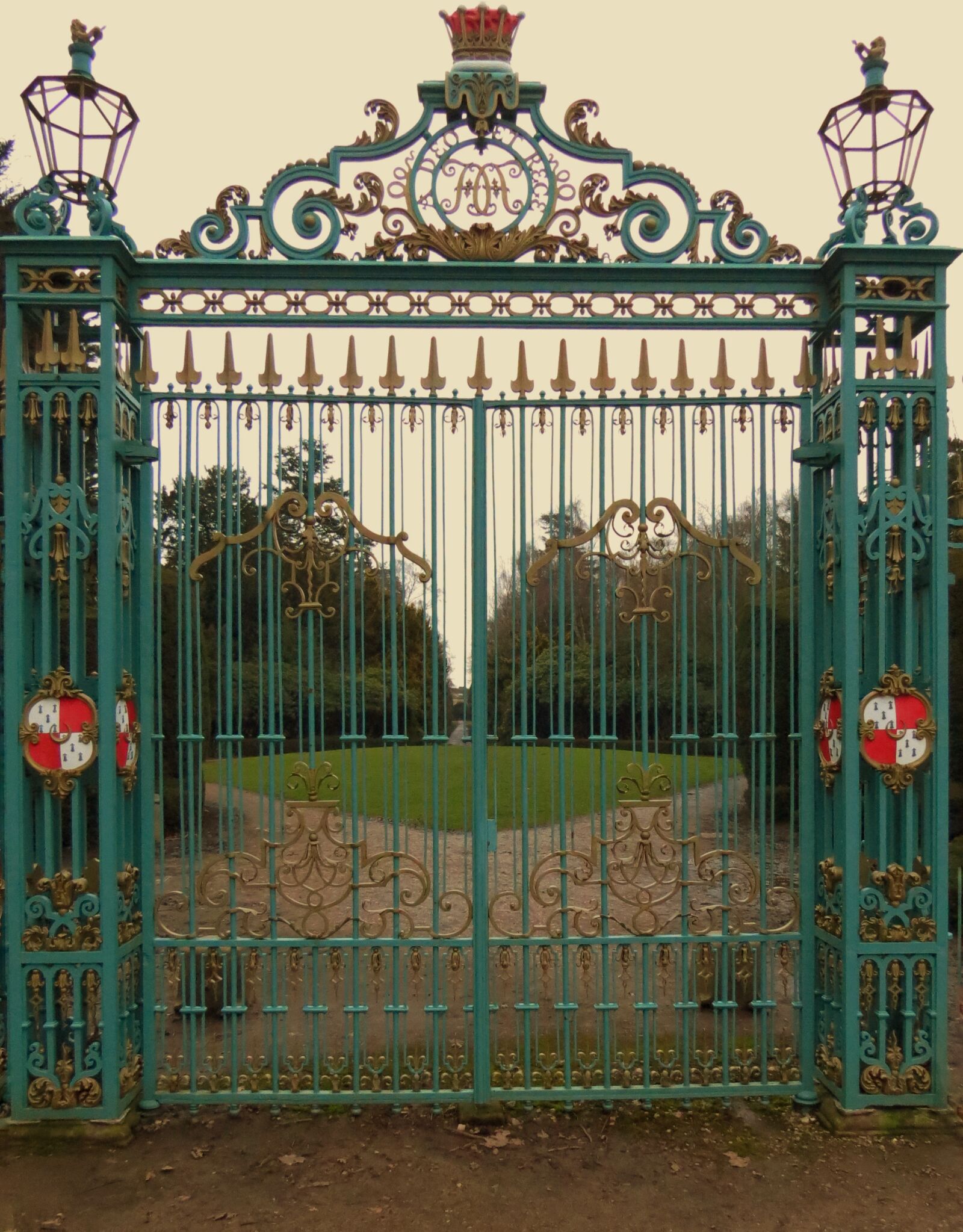 Canon PowerShot SX50 HS sample photo. Decorative, gate, gardens, gate photography