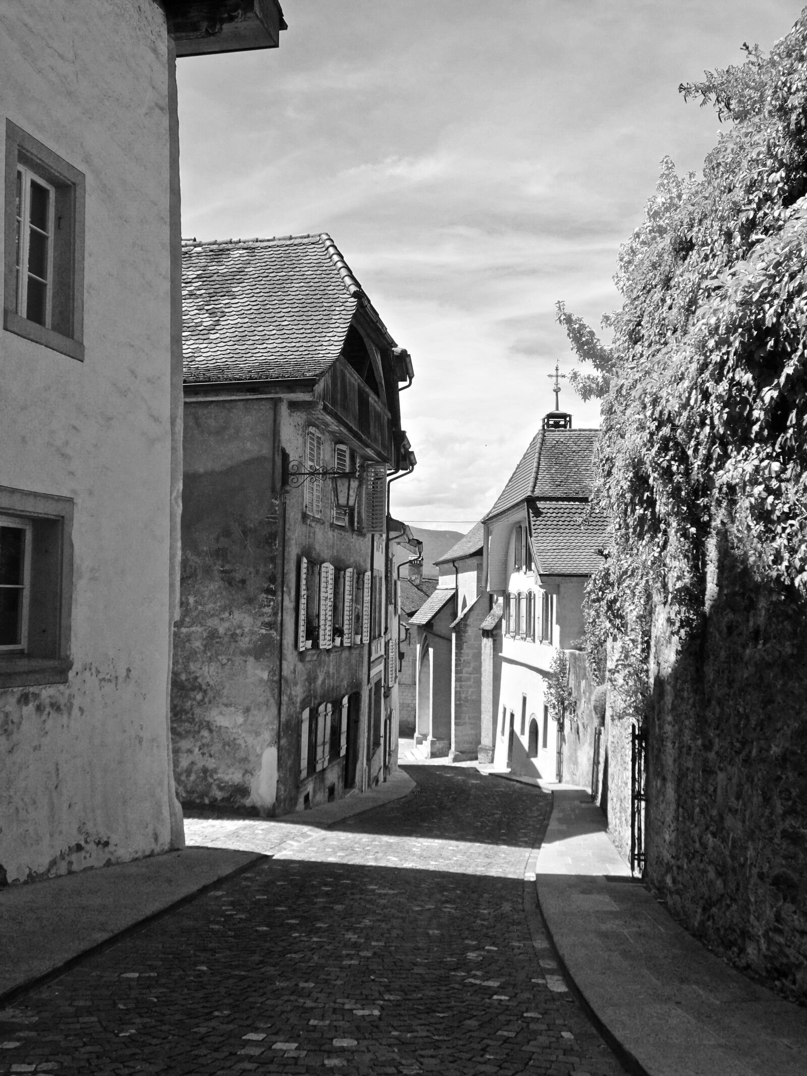 Sony Cyber-shot DSC-HX90V sample photo. Lane, narrow, street photography