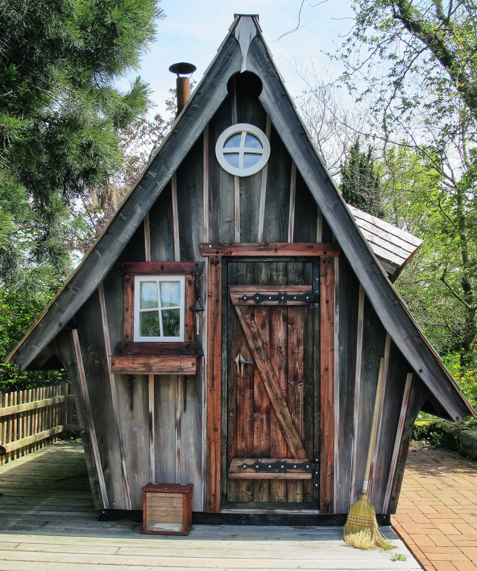 Canon PowerShot G12 sample photo. Woodhouse, hut, witch's house photography
