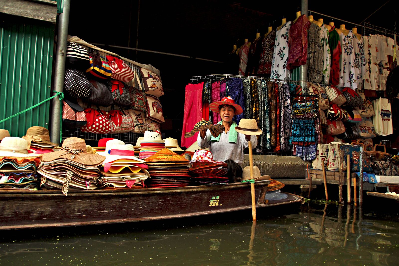 Canon EOS 60D sample photo. Saleswoman, women, elderly woman photography