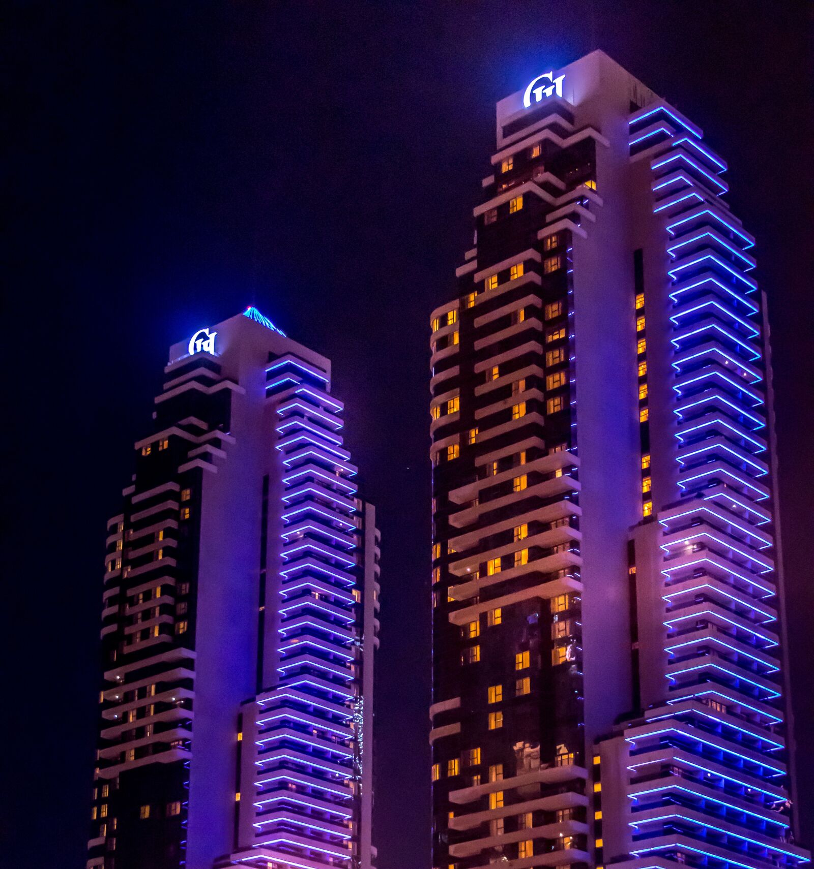 Canon EF-S 18-135mm F3.5-5.6 IS USM sample photo. Dubai, buildings, skyscrapers photography