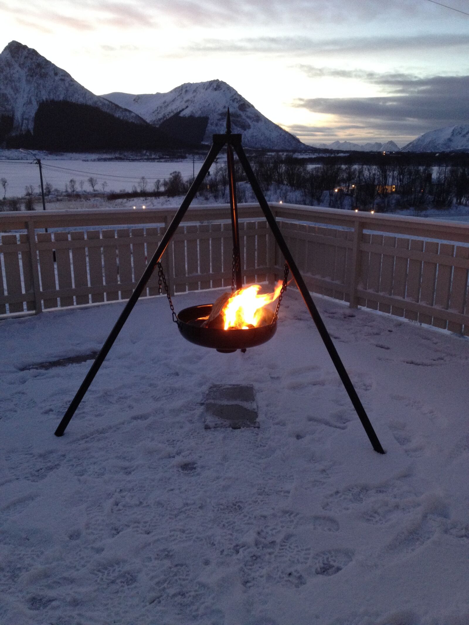 iPhone 4S back camera 4.28mm f/2.4 sample photo. Bålpanne, campfire, terrace photography
