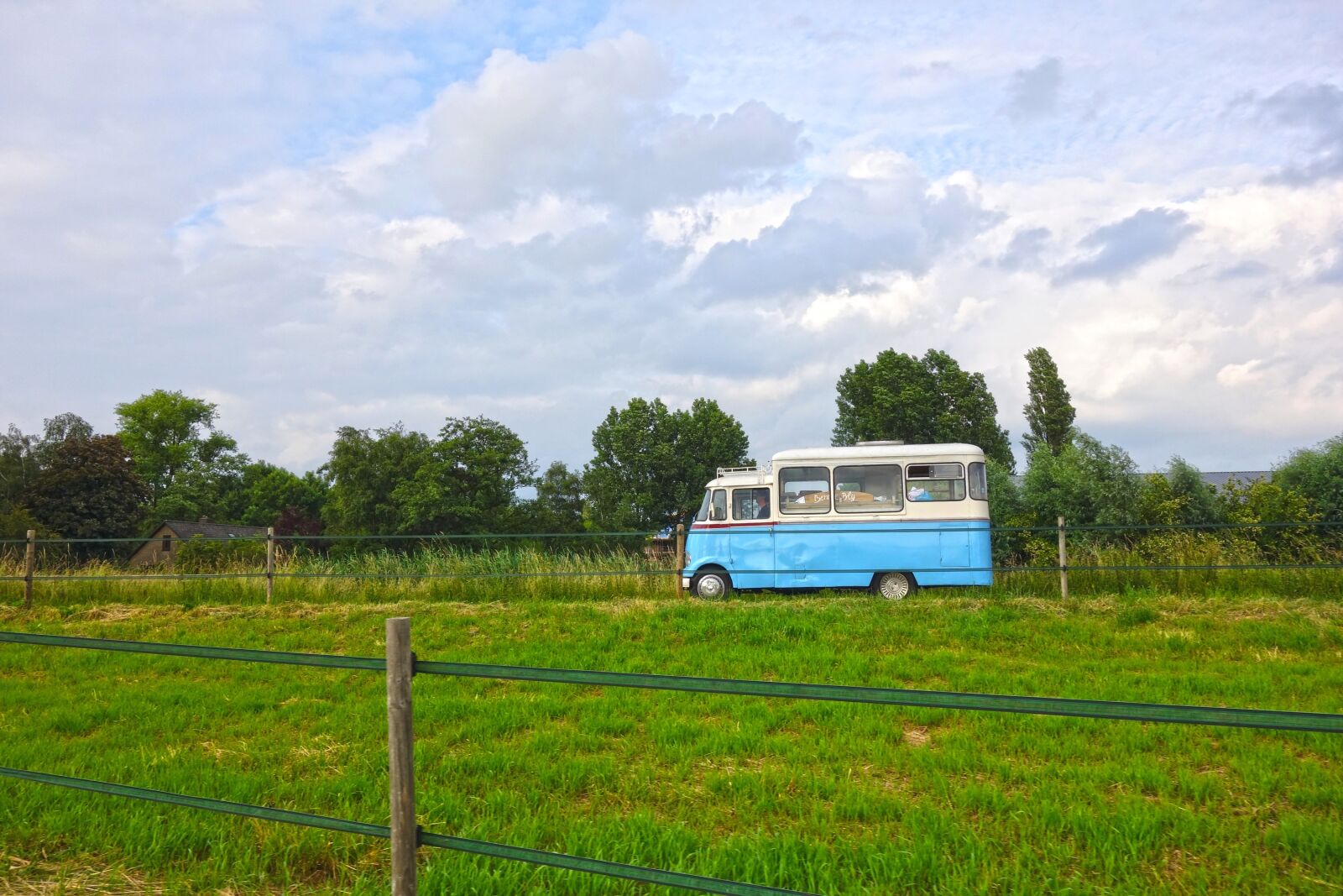 Sony Cyber-shot DSC-RX100 sample photo. Vehicle, van, compact van photography