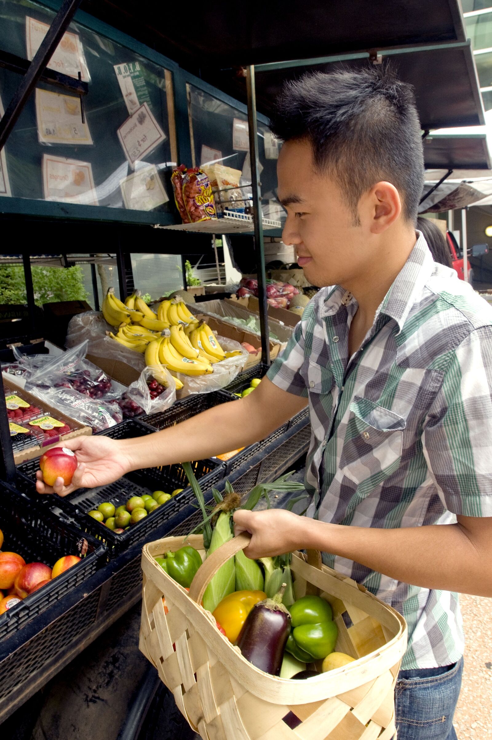 Nikon D300 sample photo. Young, asian, man, choose photography