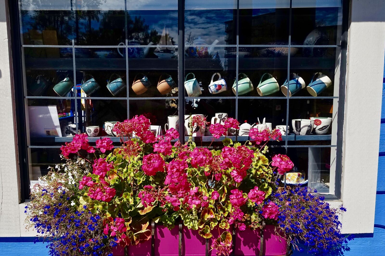 Sony Cyber-shot DSC-RX100 III sample photo. Cups, flowers, arrangement photography