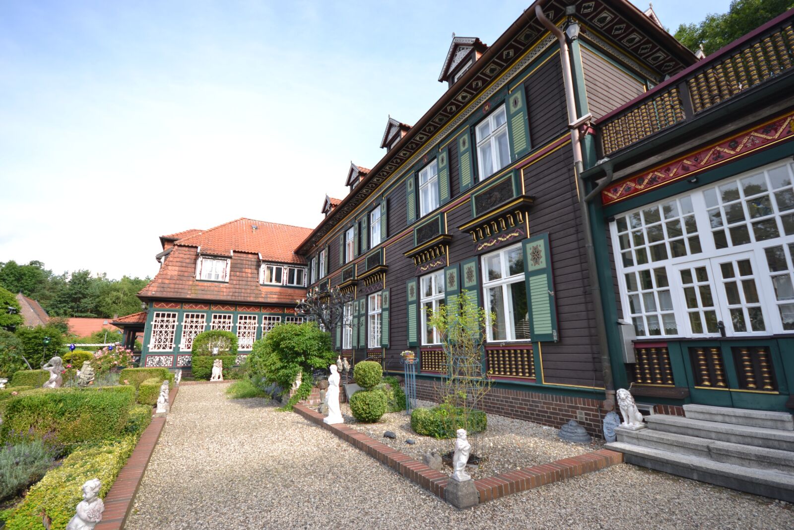 Nikon D3100 sample photo. Hunting lodge, garden, princely photography