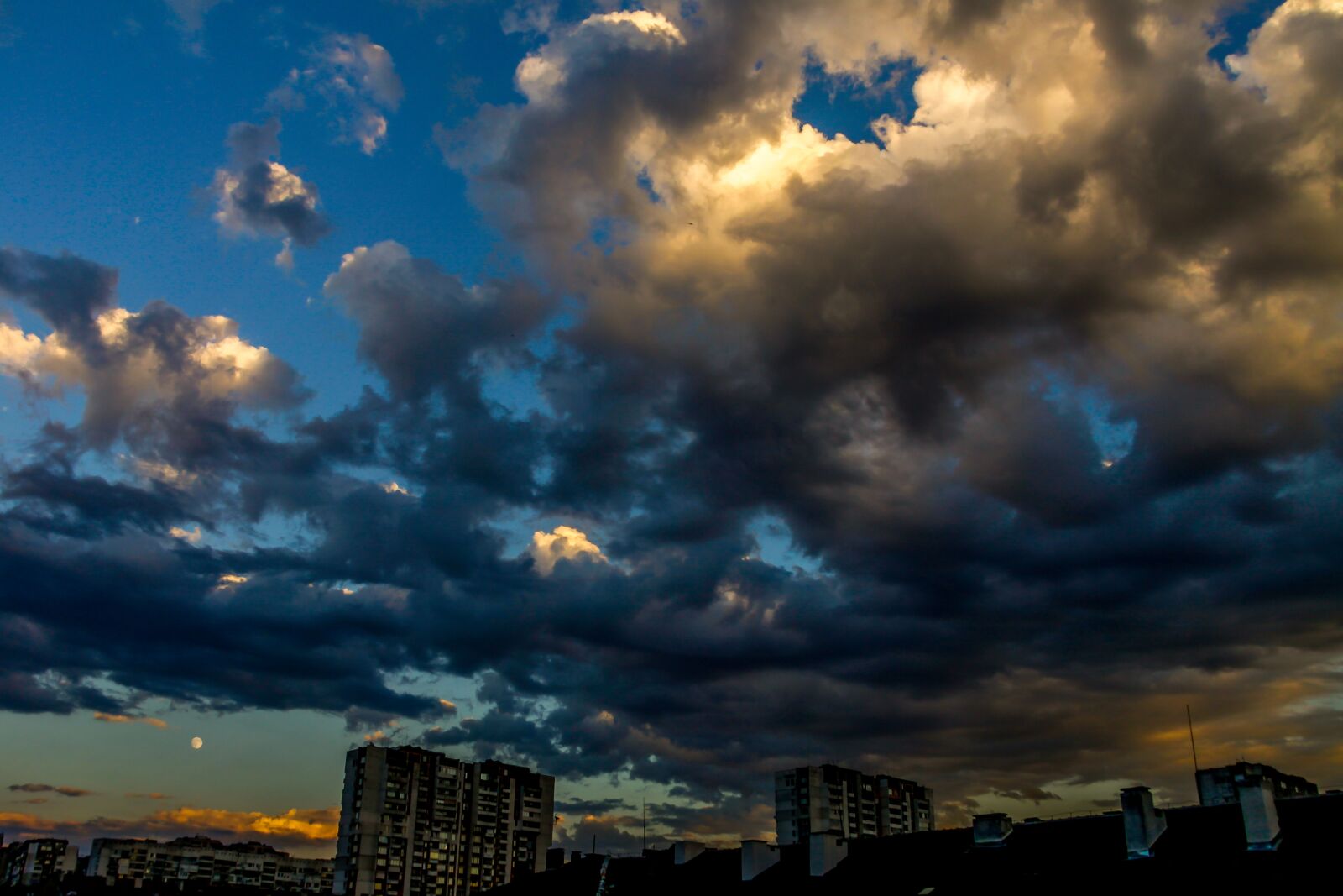 Canon EF-S 17-85mm F4-5.6 IS USM sample photo. Sky, sunset, moon photography