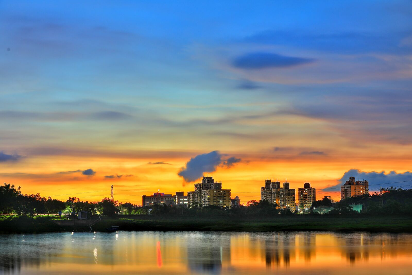 Canon EOS 5D Mark IV sample photo. Reservoir, the evening sun photography