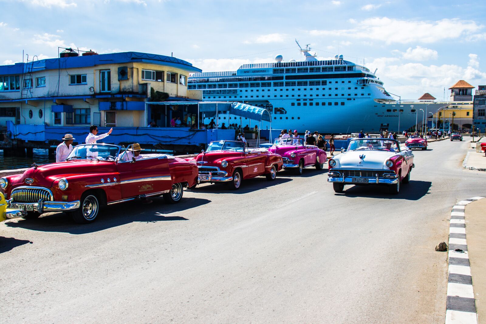 Canon EOS 200D (EOS Rebel SL2 / EOS Kiss X9) sample photo. Cars classic, havana, classic photography