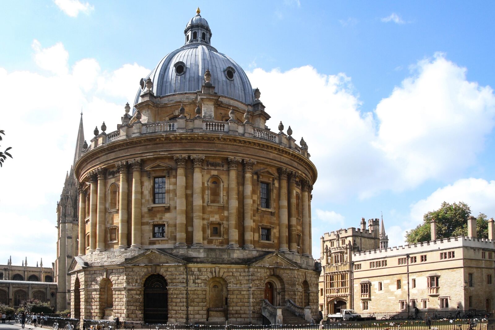 Canon EF-S 17-85mm F4-5.6 IS USM sample photo. Radcliffe camera, oxford, england photography