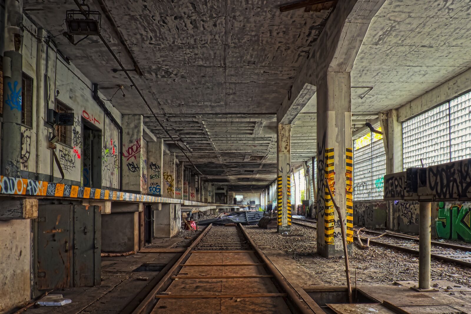 Olympus OM-D E-M10 sample photo. Lost places, hall, pforphoto photography