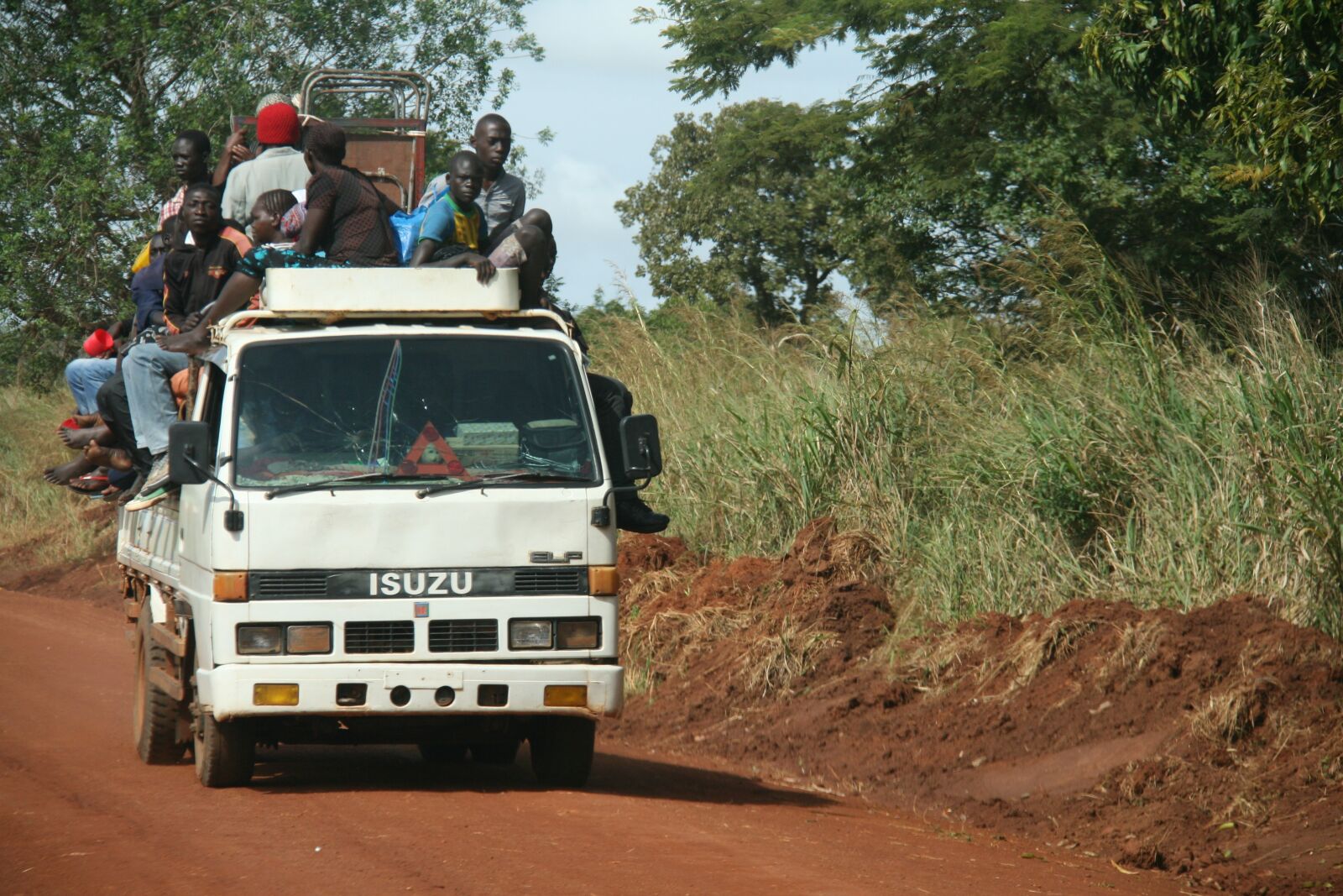 Canon EOS 400D (EOS Digital Rebel XTi / EOS Kiss Digital X) sample photo. Africa, cargo transport, small photography